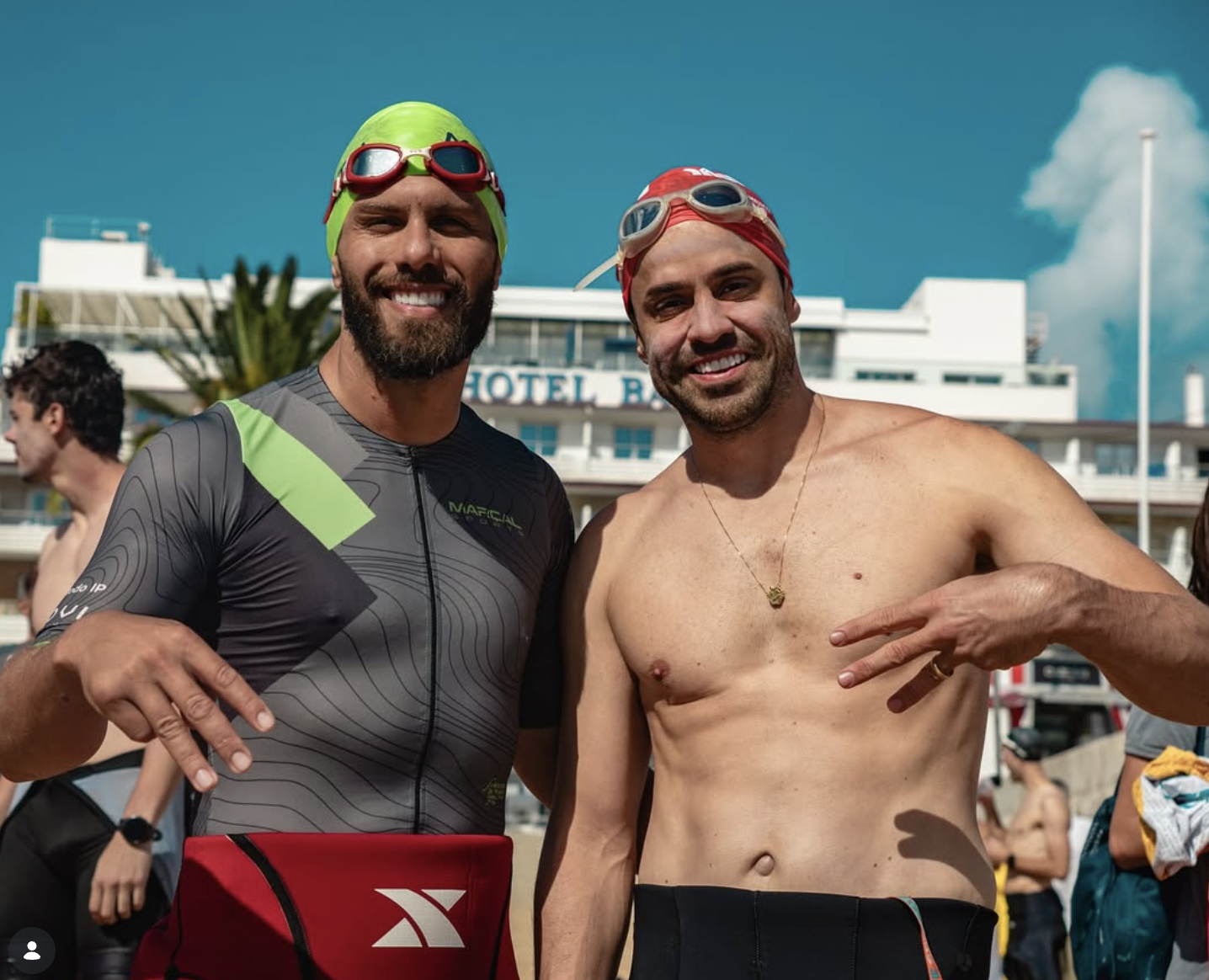 Atletas TR Sports após natação em águas abertas